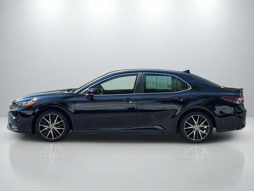 Midnight Black Metallic 2021 Toyota Camry SE