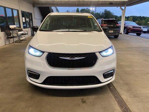 Bright White Clearcoat 2024 Chrysler Pacifica Limited