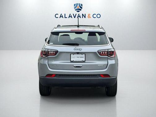 Billet Silver Metallic Clearcoat 2023 Jeep Compass Latitude Lux