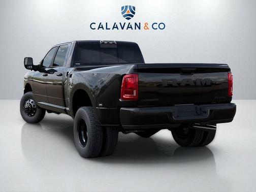 Diamond Black Crystal Pearlcoat 2026 RAM 3500 Laramie Crew Cab 4x4 8' Box