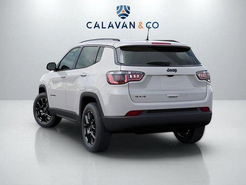 Bright White Clearcoat 2026 Jeep Compass Latitude