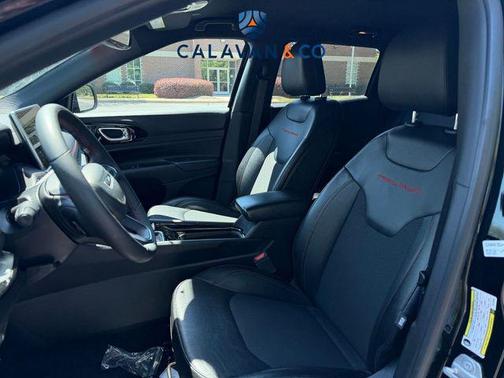 Diamond Black Crystal Pearlcoat 2024 Jeep Compass Trailhawk