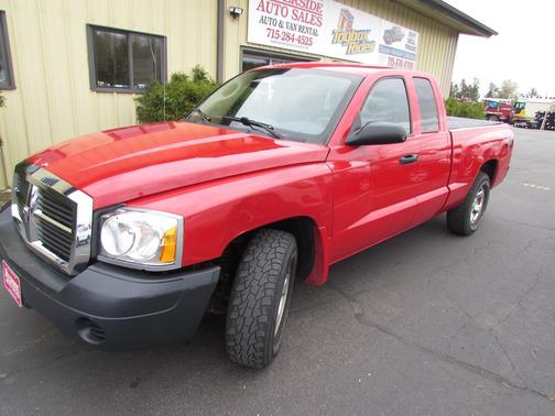 Red 2005 Dodge Dakota ST Club Cab