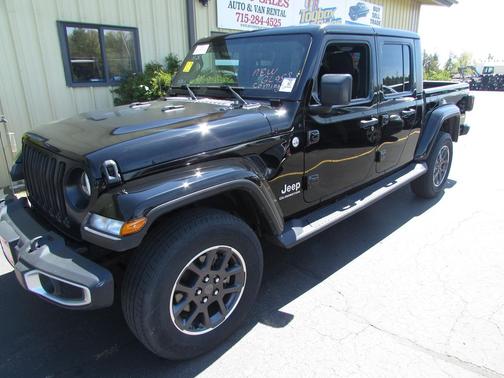 Black Clearcoat 2022 Jeep Gladiator Overland