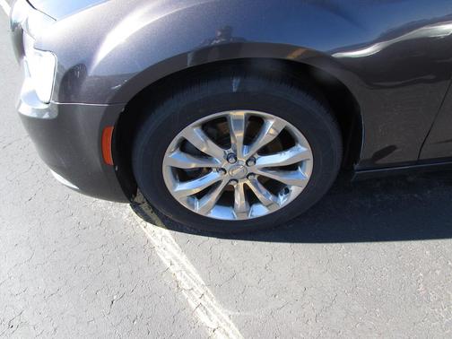 Granite Crystal Metallic Clearcoat 2016 Chrysler 300 Limited