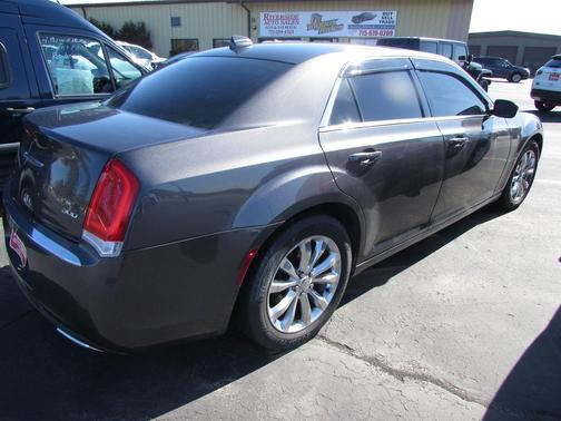 Granite Crystal Metallic Clearcoat 2016 Chrysler 300 Limited