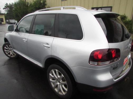 Reflex Silver Metallic 2010 Volkswagen Touareg V6 TDI