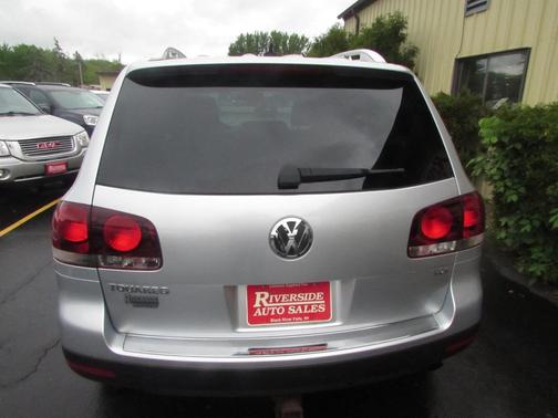 Reflex Silver Metallic 2010 Volkswagen Touareg V6 TDI