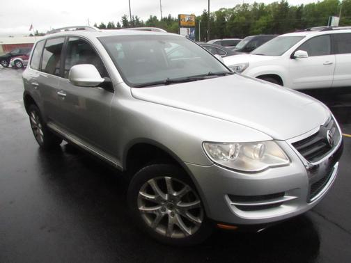 Reflex Silver Metallic 2010 Volkswagen Touareg V6 TDI