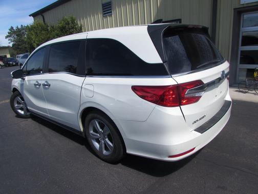 White Diamond Pearl 2018 Honda Odyssey EX-L