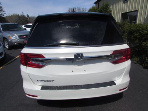 White Diamond Pearl 2018 Honda Odyssey EX-L