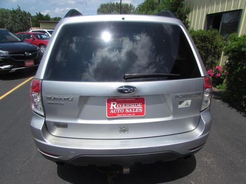 Ice Silver Metallic 2012 Subaru Forester 2.5X Premium