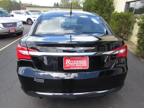 Black Clearcoat 2014 Chrysler 200 Limited