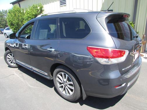 Grey 2013 Nissan Pathfinder SL