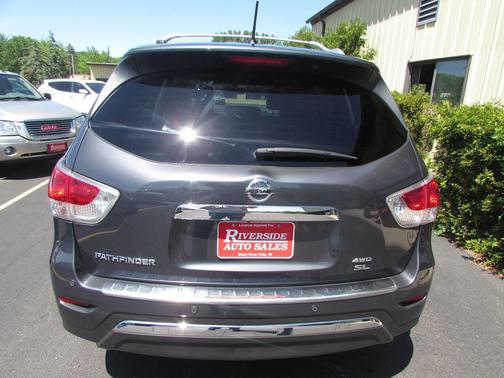 Grey 2013 Nissan Pathfinder SL