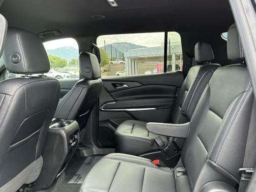 Mosaic Black Metallic 2026 Chevrolet Traverse LT
