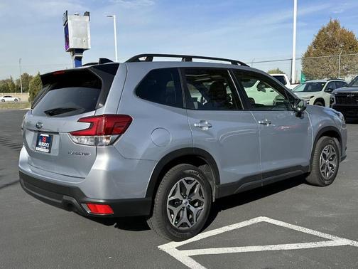 Ice Silver Metallic 2024 Subaru Forester Premium