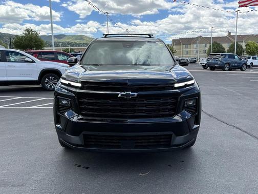 Mosaic Black Metallic 2026 Chevrolet Traverse LT