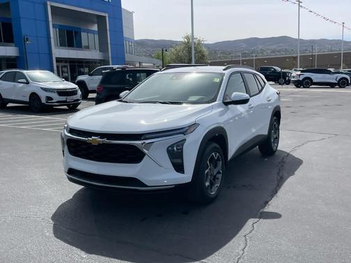 Summit White 2026 Chevrolet Trax LT