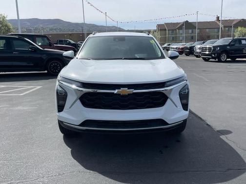 Summit White 2026 Chevrolet Trax LT