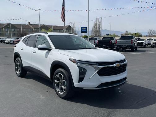 Summit White 2026 Chevrolet Trax LT