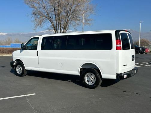 2025 Chevrolet Express 3500 LS