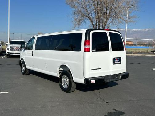 2025 Chevrolet Express 3500 LS