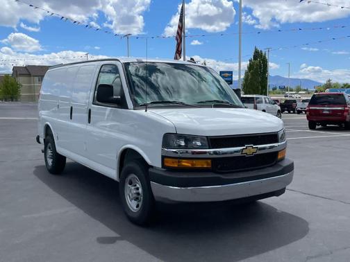 Summit White 2026 Chevrolet Express 3500 Work Van