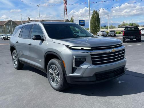 Sterling Gray Metallic 2026 Chevrolet Traverse LT
