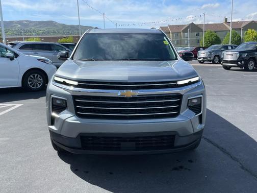 Sterling Gray Metallic 2026 Chevrolet Traverse LT
