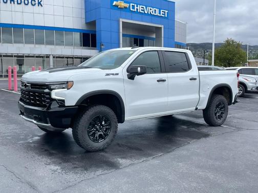 Summit White 2026 Chevrolet Silverado 3500 LT