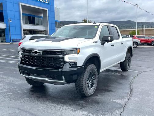 Summit White 2026 Chevrolet Silverado 3500 LT