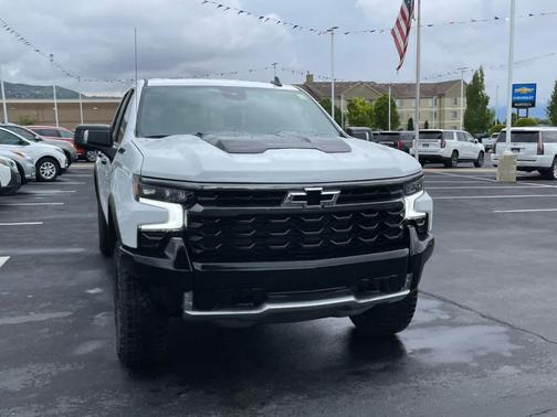 Summit White 2026 Chevrolet Silverado 3500 LT