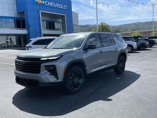 Sterling Gray Metallic 2026 Chevrolet Traverse LT