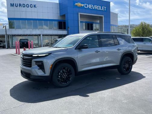 Sterling Gray Metallic 2026 Chevrolet Traverse LT