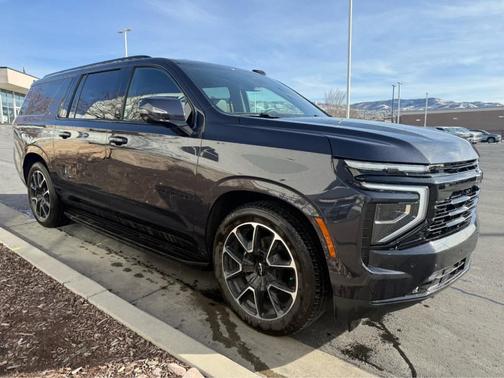 2025 Chevrolet Suburban RST