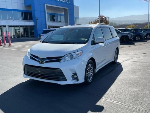 2019 Toyota Sienna XLE