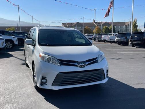 2019 Toyota Sienna XLE