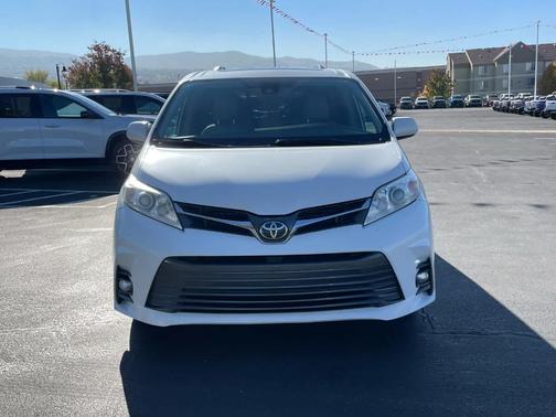 2019 Toyota Sienna XLE