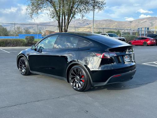 Black 2023 Tesla Model Y Performance