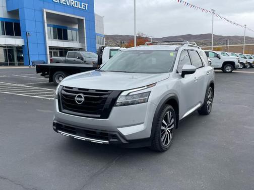 2024 Nissan Pathfinder Platinum