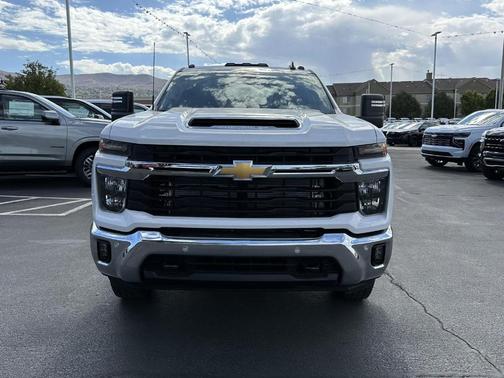 Summit White 2026 Chevrolet Silverado 3500 LT