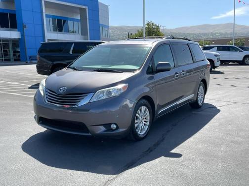 2017 Toyota Sienna XLE
