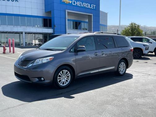 2017 Toyota Sienna XLE