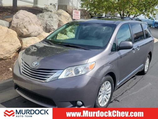 2017 Toyota Sienna XLE