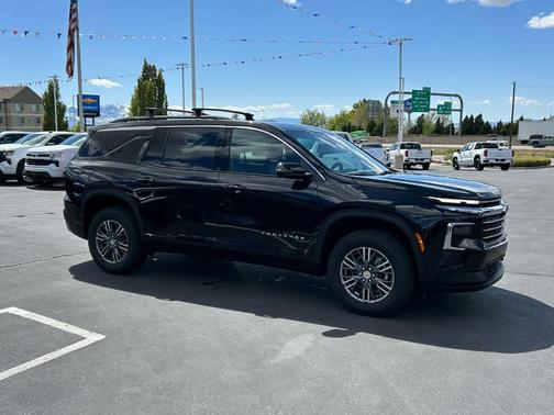 Mosaic Black Metallic 2026 Chevrolet Traverse LT