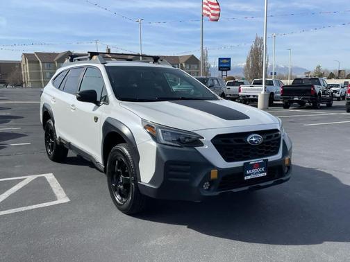 Crystal White Pearl 2022 Subaru Outback Wilderness