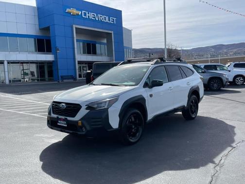Crystal White Pearl 2022 Subaru Outback Wilderness