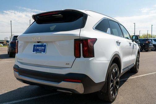 White 2025 Kia Sorento EX