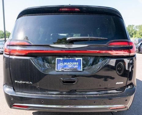 Diamond Black 2026 Chrysler Pacifica Select
